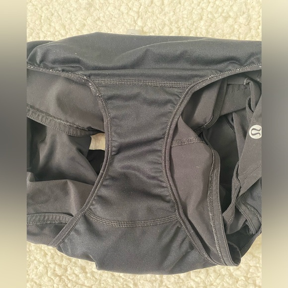 Lululemon high rise speed up shorts 2.5” - Picture 4 of 5